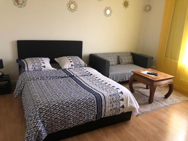 Appartement Entier 2 Chambres โบเวส์ ภายนอก รูปภาพ